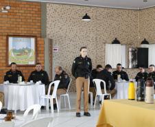 Batalhão da PM promove café da manhã e homenageia policiais militares em Ponta Grossa (PR)