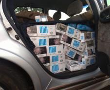 Em ações distintas, PM de Toledo (PR) prende dois homens e apreende caixas de cigarros e cocaína