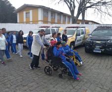 Alunos da APAE visitam o Batalhão de Polícia de Guarda (BPGd) em Piraquara, na RMC