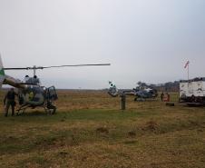 Helicópteros do BPMOA prestam apoio no combate ao incêndio do Parque Nacional de Ilha Grande, no Oeste do Paraná