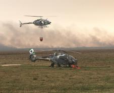 Helicópteros do BPMOA prestam apoio no combate ao incêndio do Parque Nacional de Ilha Grande, no Oeste do Paraná