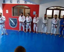 Rone inaugura tatame para estimular a prática de artes marciais em Curitiba (PR)