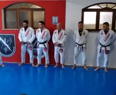 Rone inaugura tatame para estimular a prática de artes marciais em Curitiba (PR)