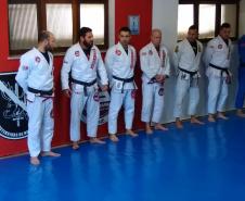 Rone inaugura tatame para estimular a prática de artes marciais em Curitiba (PR)