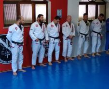 Rone inaugura tatame para estimular a prática de artes marciais em Curitiba (PR)