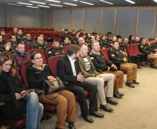 Palestra sobre pesquisa desenvolvida entre policiais militares debate formação da Corporação em Curitiba