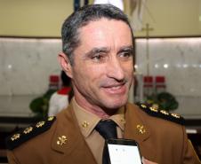 Policiais militares são abençoados durante Missa de Ação de Graças em comemoração aos 165 anos da PM