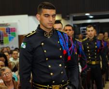 Policiais militares são abençoados durante Missa de Ação de Graças em comemoração aos 165 anos da PM