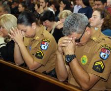 Policiais militares são abençoados durante Missa de Ação de Graças em comemoração aos 165 anos da PM