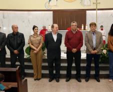 Policiais militares são abençoados durante Missa de Ação de Graças em comemoração aos 165 anos da PM