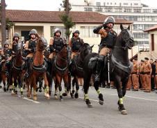 Polícia Militar homenageia praças promovidos com entrega de homenagem e certificados em Curitiba