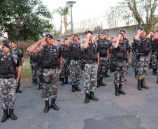 Após 35 anos de serviço, sargento da RONE recebe homenagem de policiais na sua casa em Curitiba