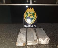 PM flagra contrabando de cigarros e apreende maconha em posto de combustíveis no Oeste do estado