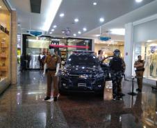 6º Batalhão promove exposição em Shopping de Cascavel (PR) em alusão aos 165 anos da PMPR
