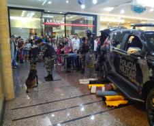 6º Batalhão promove exposição em Shopping de Cascavel (PR) em alusão aos 165 anos da PMPR
