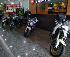6º Batalhão promove exposição em Shopping de Cascavel (PR) em alusão aos 165 anos da PMPR
