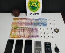 PM prende três homens por tráfico de drogas e um homem por porte ilegal de arma, em Cianorte (PR)
