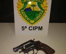 PM prende três homens por tráfico de drogas e um homem por porte ilegal de arma, em Cianorte (PR)