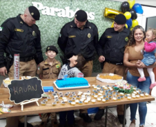 Imagens eternizam surpresa que menino Kauan recebeu da PM de Toledo em seu aniversário
