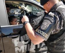 Criança fã da PM visita o 5° BPM e entrega cartinha para o Comandante da unidade em Londrina (PR)