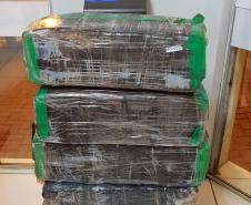 Mais de 110 quilos de maconha e uma arma de fogo são apreendidos pela PM no Oeste do estado; dois homens acabaram presos