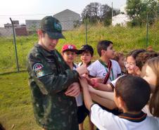 Alunos do projeto Força Verde Mirim visita unidade da Polícia Ambiental e participam de blitz educativa no Interior do estado