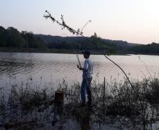 Polícia Ambiental flagra pesca irregular e encaminha quatro envolvidos à delegacia em Luiziana (PR), no Noroeste do estado