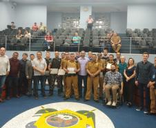 Policiais que interviram em roubo são homenageados pela Câmara Municipal de Ponta Grossa