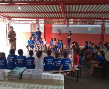 No Noroeste do estado, policiais militares visitam escolas e estreitam laços com a comunidade