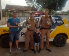 Menino visita unidade da PM e celebra aniversário junto aos policiais em Tuneiras do Oeste