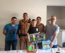 Menino visita unidade da PM e celebra aniversário junto aos policiais em Tuneiras do Oeste