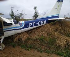 PM apreende mais de 32 quilos de cocaína após queda de avião em Campo do Tenente (PR)