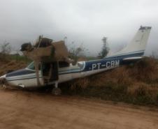 PM apreende mais de 32 quilos de cocaína após queda de avião em Campo do Tenente (PR)