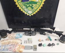 RONE aborda homem e acaba apreendendo arma, munições e drogas em Curitiba