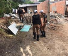 Policiais militares do BPTran arrecadam alimentos e ajudam família do Fazendinha, em Curitiba