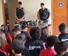 Batalhão da PM recebe visita de alunos do Centro de Educação Infantil Sagrada Família em Santo Antônio da Platina (PR)