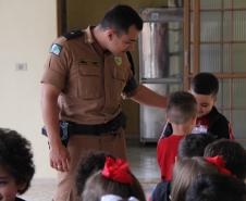 Batalhão da PM recebe visita de alunos do Centro de Educação Infantil Sagrada Família em Santo Antônio da Platina (PR)
