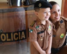 Batalhão da PM recebe visita de alunos do Centro de Educação Infantil Sagrada Família em Santo Antônio da Platina (PR)