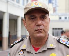 Familiares recepcionam bombeiros militares que atuaram no combate às queimadas na Floresta Amazônica