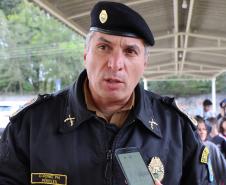 Comandante-Geral planta árvore em escola Estadual de Curitiba (PR) em prol do Projeto Paraná Mais Verde