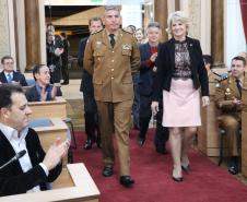 Comandante-Geral da PM recebe título de Cidadão Honorário de Curitiba durante sessão solene na Câmara Municipal