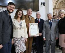 Comandante-Geral da PM recebe título de Cidadão Honorário de Curitiba durante sessão solene na Câmara Municipal
