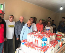 População de Cruzeiro do Oeste faz doação de 300 quilos de alimentos e 300 litros de leite durante evento da PM 