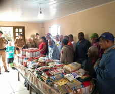 População de Cruzeiro do Oeste faz doação de 300 quilos de alimentos e 300 litros de leite durante evento da PM 