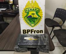 BPFron apreende mais de três quilos de cocaína e cigarros contrabandeados em abordagens distintas no Oeste do estado