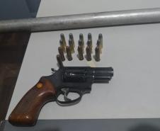 Mais de 110 quilos de maconha e uma arma de fogo são apreendidos pela PM no Oeste do estado; dois homens acabaram presos