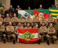 Policiais militares cinotécnicos do Paraná concluem o 1º Curso de Busca e Captura com Cães em Santa Catarina