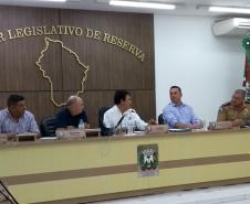 Câmara Municipal de Reserva homenageia policiais militares por desempenho de suas atividades na cidade