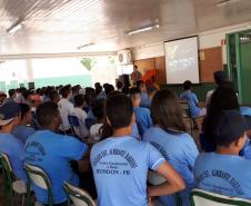 PM promove palestra sobre prevenção ao uso de drogas para 400 alunos de Rondon (PR)