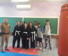 Em Foz do Iguaçu (PR), policial militar voluntário do Programa Escola Segura oferece aulas gratuitas de artes marciais a estudantes